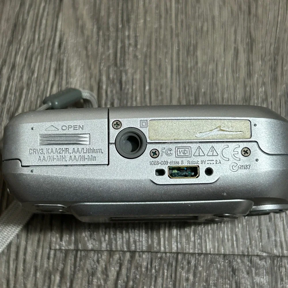 Kodak Digital Camera Silver EasyShare CD40 4.0MP Vintage Point and Shoot